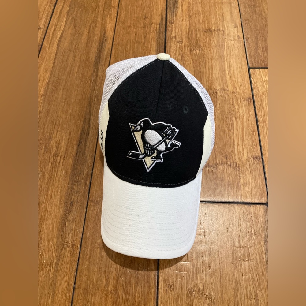 Pittsburgh Penguins hat. Very good condition.